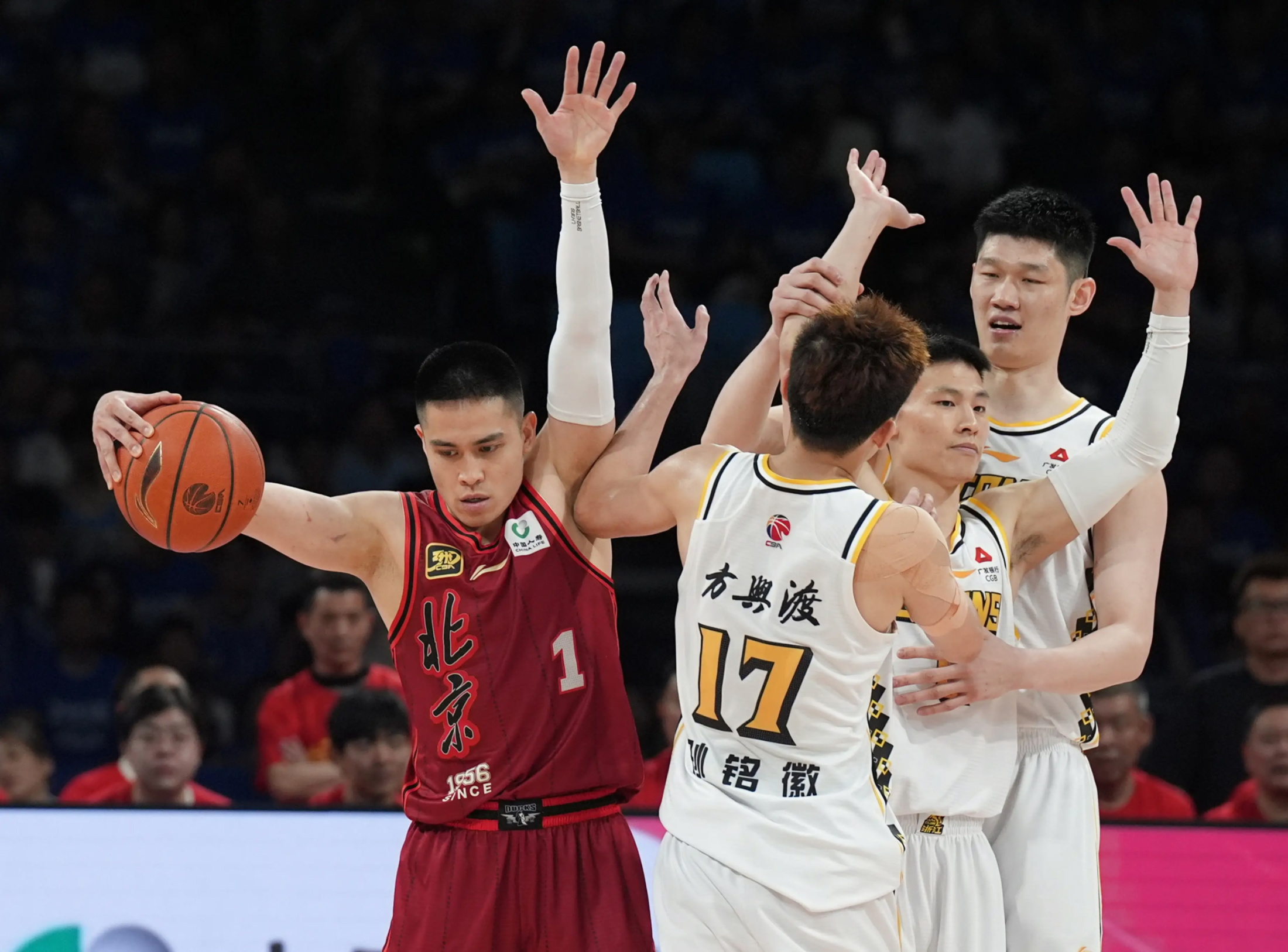 拜仁慕尼黑训练开放日,冲刺阶段止住颓势引欢呼,NBA季后赛在即,身体对抗强度拉满(拜仁慕尼黑将在今夏前往韩国踢季前赛) 拜仁慕尼黑训练开放日,冲刺阶段止住颓势引欢呼,NBA季后赛在即,身体对抗强度拉满(拜仁慕尼黑将在今夏前往韩国踢季前赛)