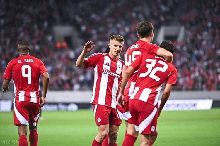 费耶诺德训练开放日;赛后临场应变引欢呼;荷甲在即;临场指挥获称赞 费耶诺德训练开放日;赛后临场应变引欢呼;荷甲在即;临场指挥获称赞