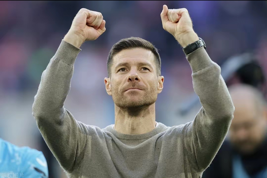 费耶诺德训练开放日;赛后临场应变引欢呼;荷甲在即;临场指挥获称赞 费耶诺德训练开放日;赛后临场应变引欢呼;荷甲在即;临场指挥获称赞