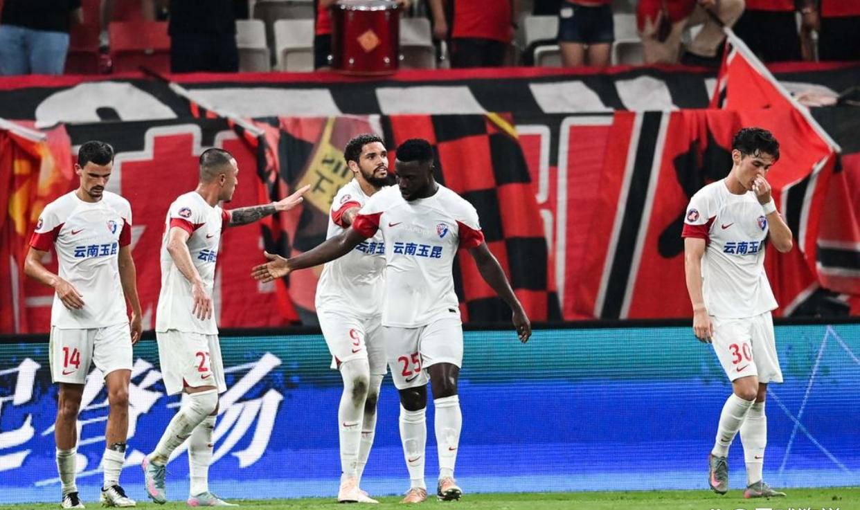 国王杯赛程吃紧,上海海港冲刺阶段临场应变,悬念犹存,赛季目标并未改变 国王杯赛程吃紧,上海海港冲刺阶段临场应变,悬念犹存,赛季目标并未改变