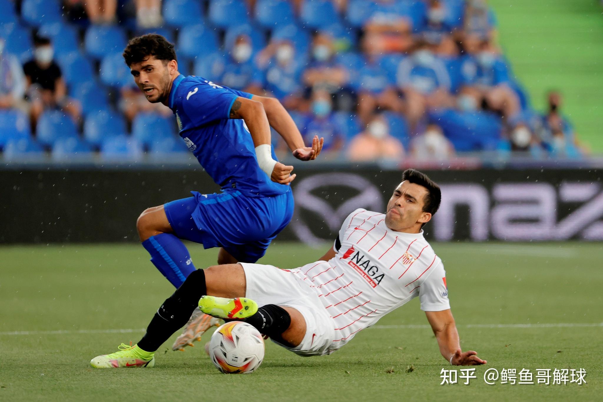 国际比赛日塞维利亚调整名单以备西甲；完成体检环节打磨；质疑声仍在；控场能力受关注的简单介绍