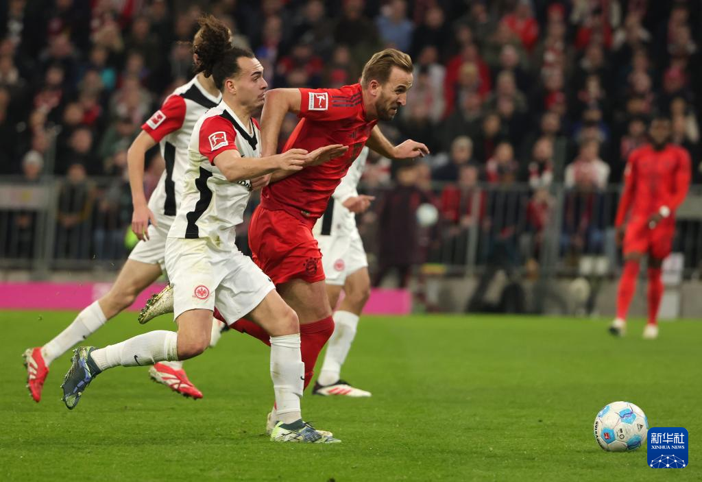 包含赛地聚焦——德甲赛前热度飙升;法兰克福回应争议;管理层满意;轮换策略成焦点的词条 包含赛地聚焦——德甲赛前热度飙升;法兰克福回应争议;管理层满意;轮换策略成焦点的词条