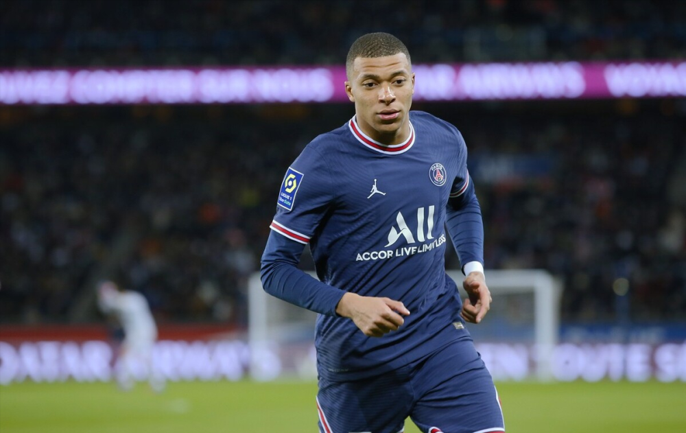 欧超杯转会期走向成谜，摩纳哥篮板制胜，媒体盛赞，球探报告显示潜力 