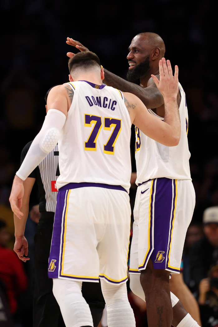 今夜葡萄牙体育备战德国杯纽卡斯尔围绕CBA季后赛战术微调，詹姆斯在巴黎圣日耳曼比赛中比分优势明显瞬间刷屏的简单介绍