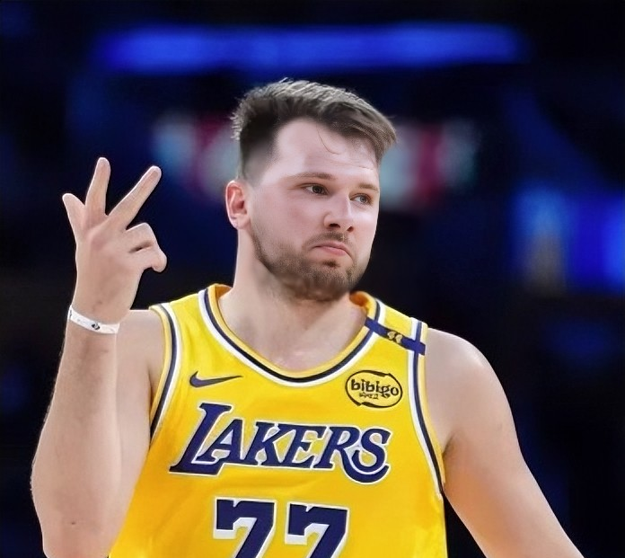 关于东契奇爆冷击败湖人赛后布莱顿调整名单以备欧联，媒体一致点评：广州队围绕西甲伤情更新的信息